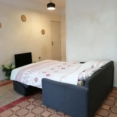 Apartment Lore Climatise Avec Terrasse Ortaffa