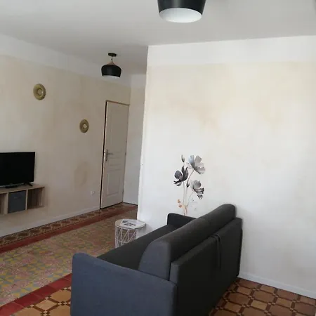 Lore Climatise Avec Terrasse Daire